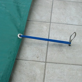 Picchetto INOX per l'aggancio della copertura - Montaggio, 2° passo