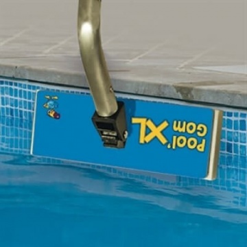 pulizia bordo piscina